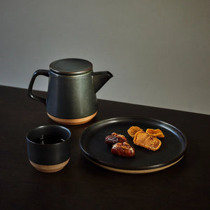 teaware in black by kinto 